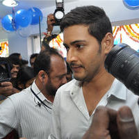 Mahesh Babu at Univercell Mobile Store Opening Stills | Picture 73051